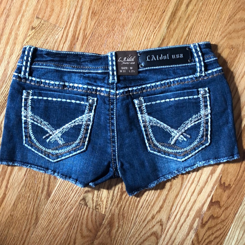 ‼️LAST 1‼️ NWT 💋 LA IDOL FRINGED JEAN SHORT Sz XS - Picture 2 of 10